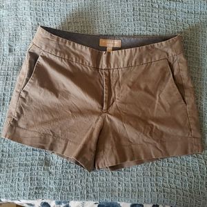 Beige Banana Republic Hampton Fit Shorts, 3 inch inseam, size 6